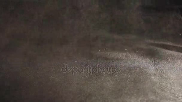 Nettoyage des surfaces sales .