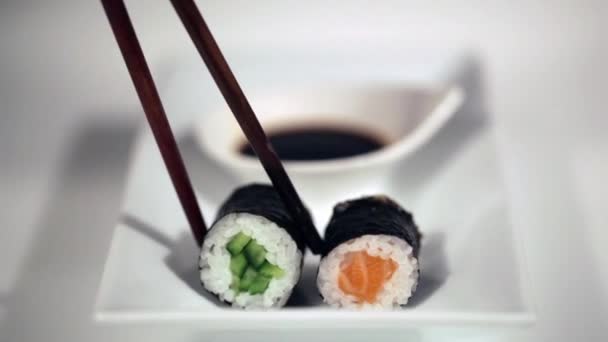 Culinaire sushi eten. — Stockvideo