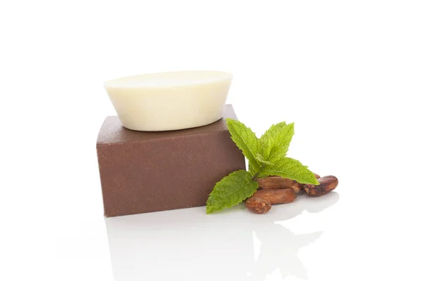 Kakaová masáž mýdlo přírodní máta. — Stock fotografie