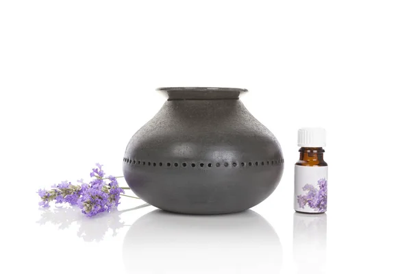 Levandulový aromaterapie s aroma lampy — Stock fotografie
