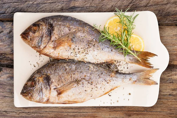 Grilled fish from above. Luxurious seafood eating. — Stock Photo, Image