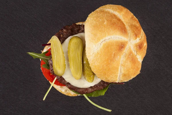 Verse huisgemaakte hamburger — Stockfoto