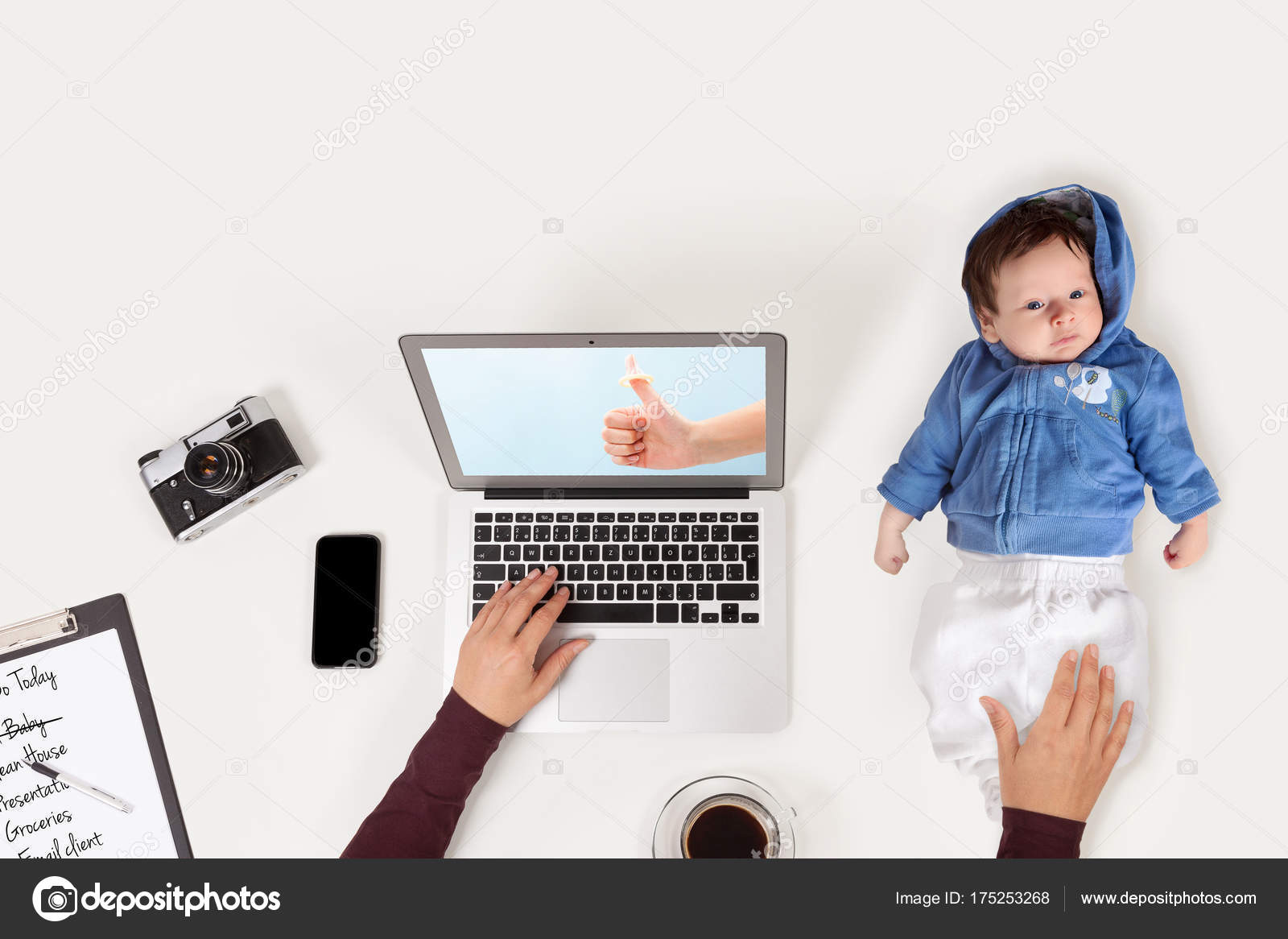 Anne Bebek Ve İşi Arasındaki Denge Anne Bebek Ve İşi Arasındaki Denge
