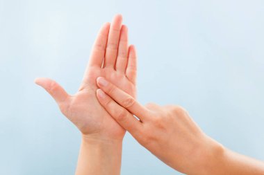 BSL Fingerspelling alfabesi.