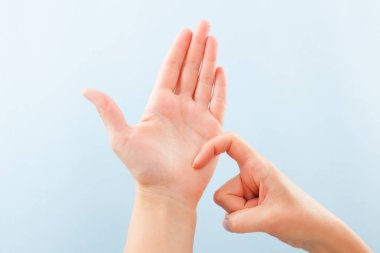 BSL Fingerspelling alfabesi.