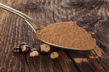  Guarana tozu kaşık içinde