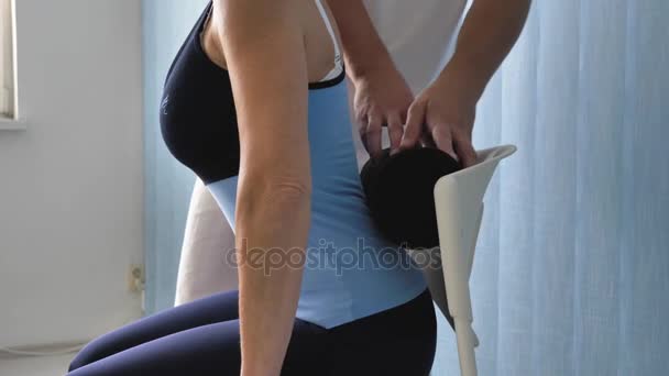 Physiotherapist Showing Right Sitting Lower Back Support Right Posture While — Stock Video