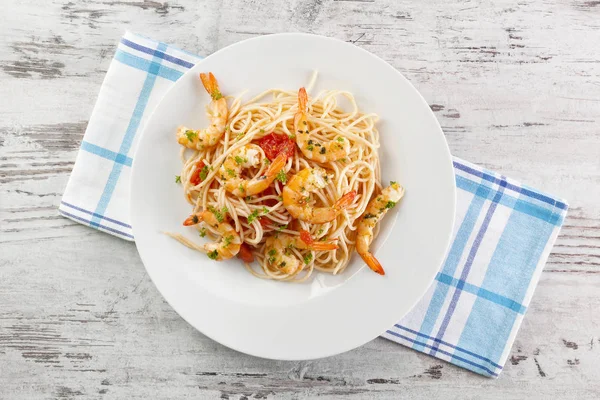 Spaghetti mewah dengan makanan laut — Stok Foto