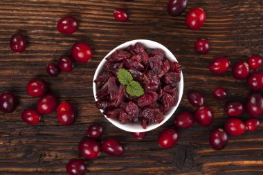 Fresh and dried cranberries 