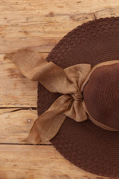 Elegancia sombrero femenino con cinta — Foto de Stock