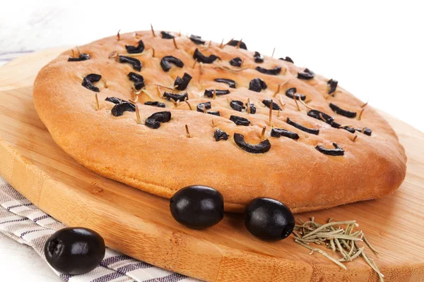 意大利 foccacia 面包配黑橄榄. — 图库照片