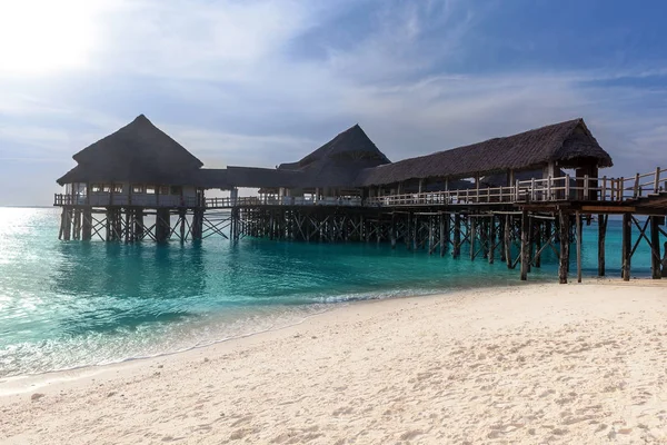 Luxurious restaurant on empty beach. — Stock Photo, Image