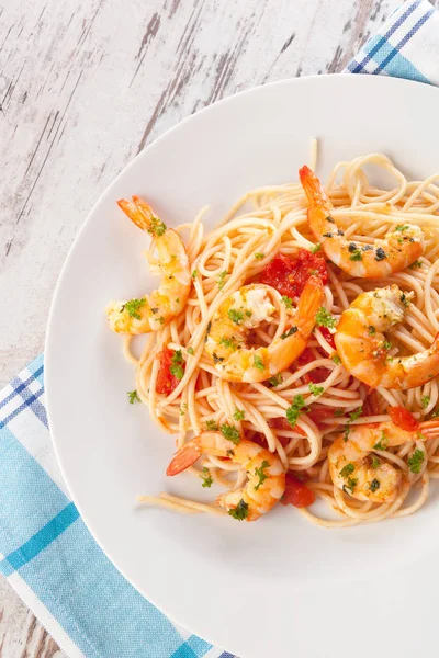 Spaghettis aux crevettes . — Photo gratuite