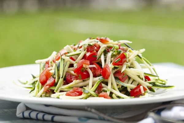 Verse courgette salade. — Stockfoto