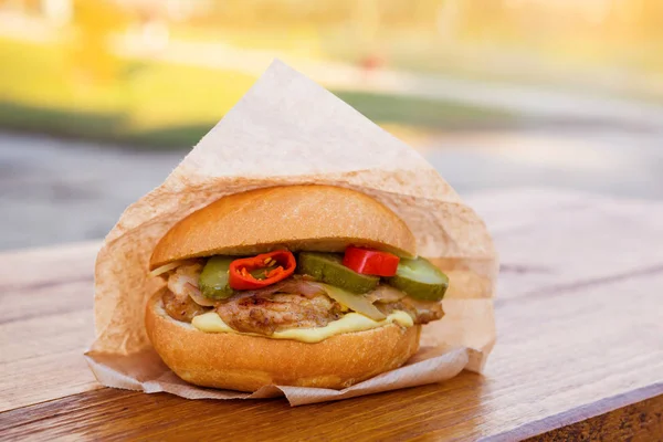Zelfgemaakte kip Hamburger. — Stockfoto