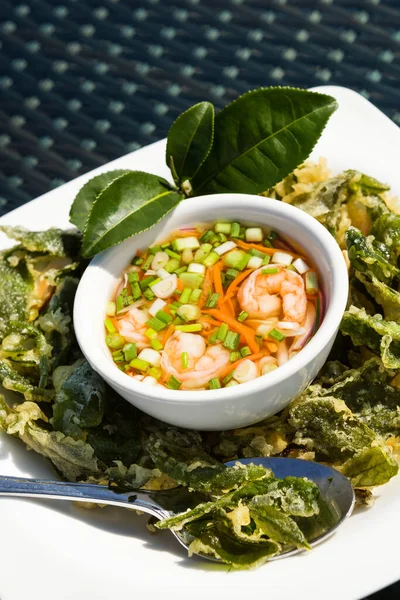 Traditional Thai Food Fried Green Tea Leaves Shrimps — Stock Photo, Image