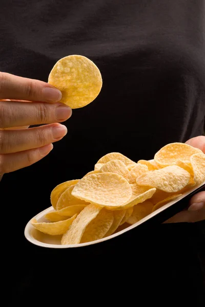 Mujer Joven Sosteniendo Chips Garbanzo Snack Saludable —  Fotos de Stock