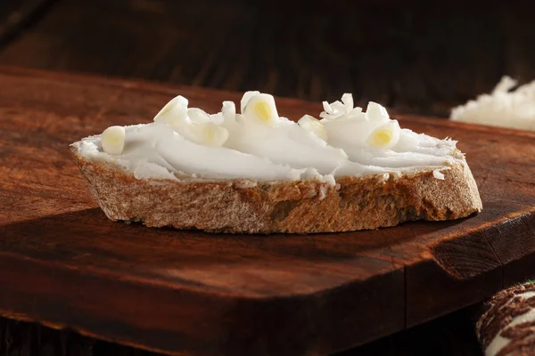 Smalec Tradycyjny Przysmak Świń Kanapka Chrupiącego Chleba Domowej Roboty Smalcu — Zdjęcie stockowe