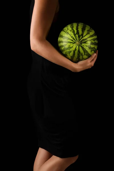 Donna Classe Abito Nero Che Tiene Anguria Vegan Vegetariano Plastica — Foto Stock