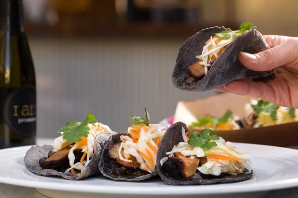 Carne Asada Mexikanischen Stil Street Food Tacos Mit Mariniertem Fleisch — Stockfoto