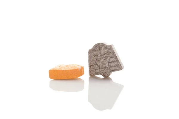 Tabletki Ecstasy Odizolowane Białym Tle Psychoterapia Wspomagana Mdma — Zdjęcie stockowe