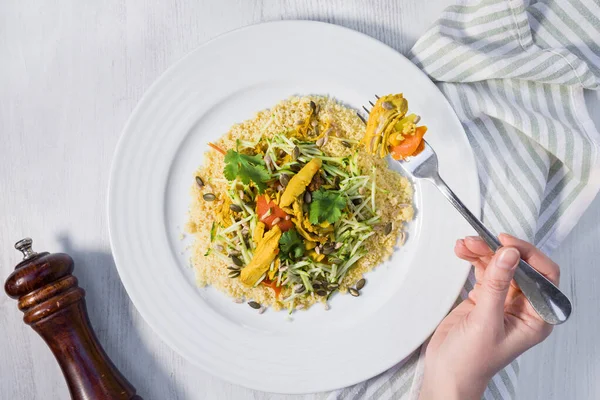 Tajine Tradizionale Pollo Marocchino Con Verdure Piatto Bianco Dall Alto — Foto Stock