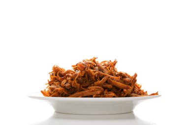 Geleneksel barbekü, domuz etini beyaz arka planda soyutladı. Lezzetli et yemek..