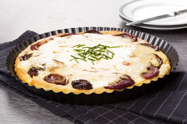 Hemlagad Fårost Quiche Röd Lök Redo Att Äta Hälsosam Mat — Stockfoto