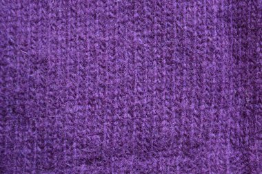 Süveter desenli, mor renkli, el yapımı..