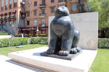 Erivan şehri, Ermenistan. Büyük Şelale 'nin heykel kompozisyonları. Metal kedi yapısı.