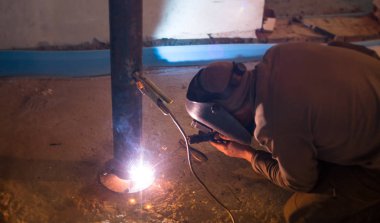 İşçi kaynak metali