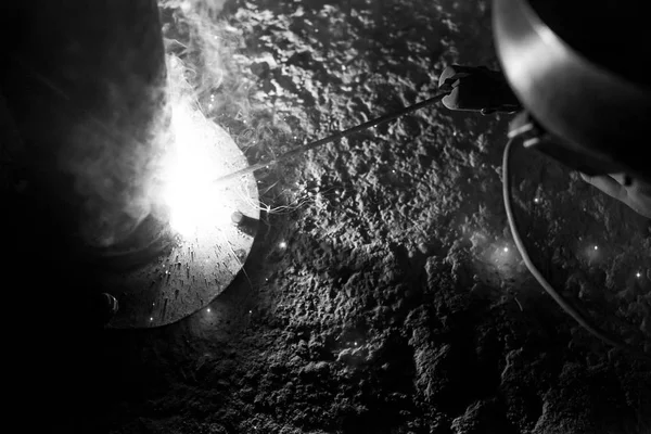 İşçi kaynak metali