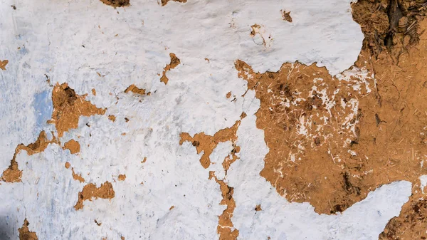 Kil kil duvar, çamur kulübe, eski kırık