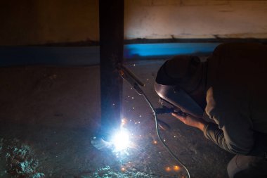 İşçi kaynak metali