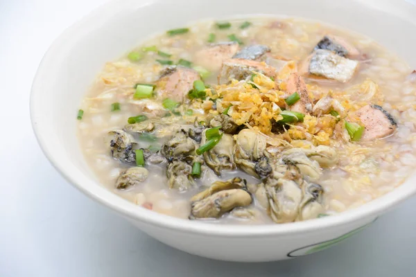 海鮮炊き込みご飯と鮭と牡蠣 — ストック写真