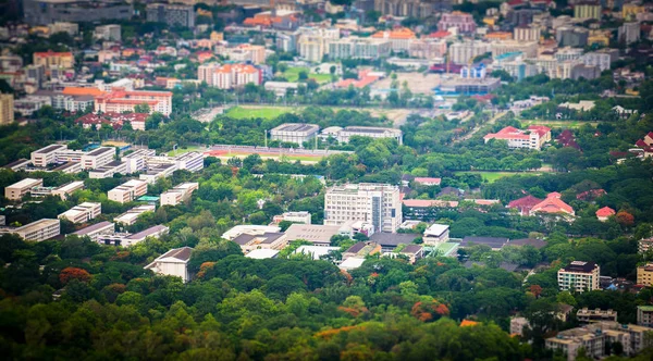 Incline e mude o efeito miniatura de edifícios em Chiang Mai, Thai — Fotografia de Stock