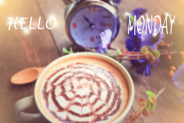 Koffie latte kunst op houten tafel — Stockfoto