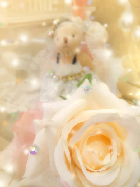 Kvetoucí růže žlutá béžová — Stock fotografie