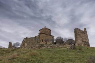 Kafkasya dağlarındaki manastır.
