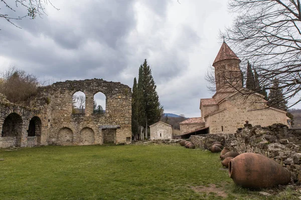 Kafkasya dağlarındaki manastır.