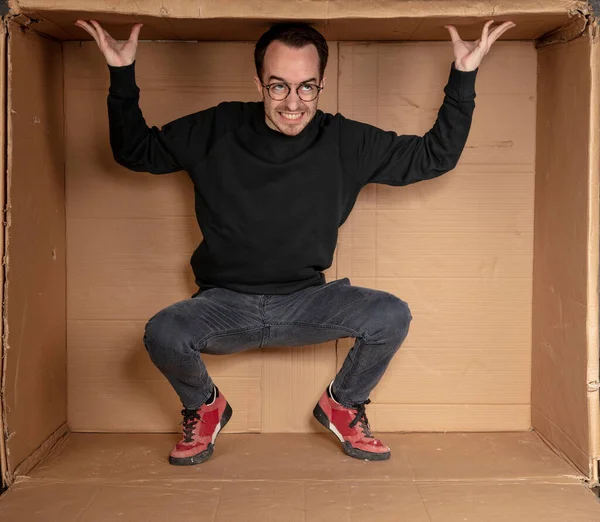 Young Aspiring Employee Trying Enlarge His Office Space — Stock Photo, Image