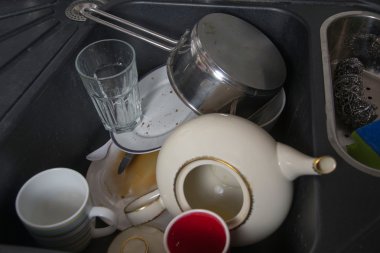 mutfak eşyaları yıkamak gerekir.