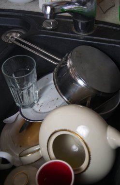 mutfak eşyaları yıkamak gerekir.