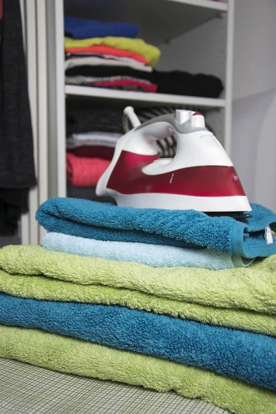 Photo of iron and towels — Stock Photo, Image