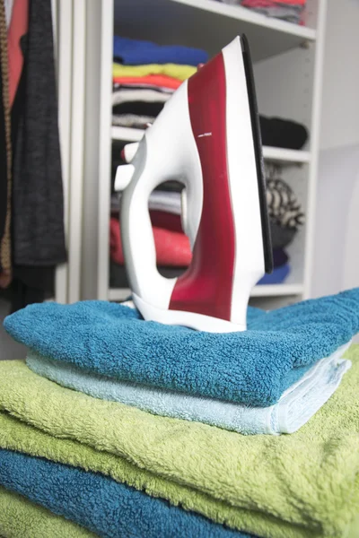 Photo of iron and towels — Stock Photo, Image