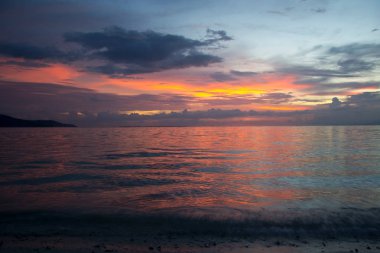 Günbatımı üzerinde Gili Air