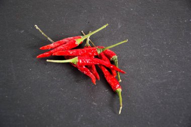 Red Hot Chili Peppers blak arka plan üzerinde