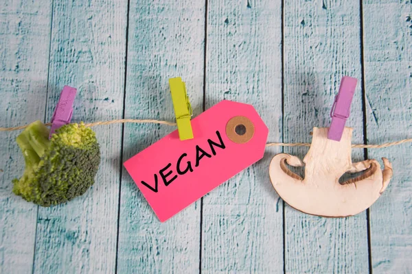 Kağıt etiketinde yazılı vegan yazıt