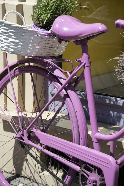 紫色的自行车 — 图库照片