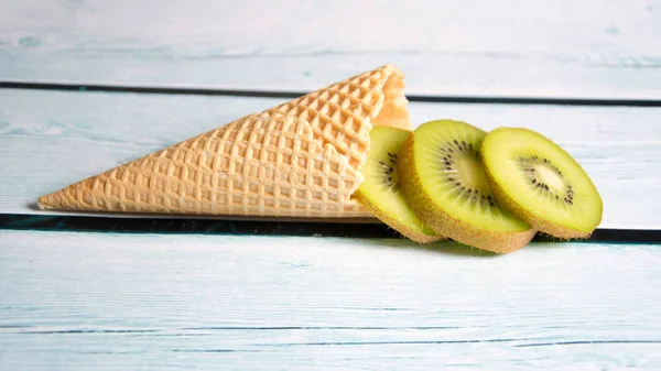 Ice Cream Waffer Kiwi — Stock Photo, Image